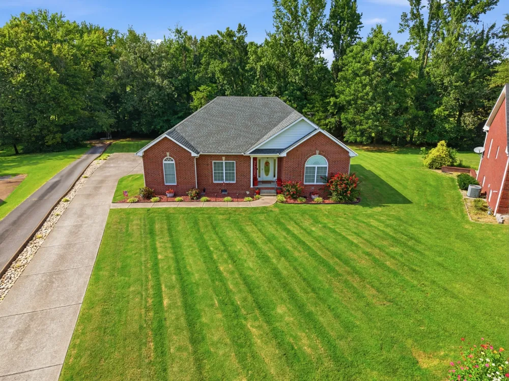221 Allen Dr Greenbrier, TN 37073