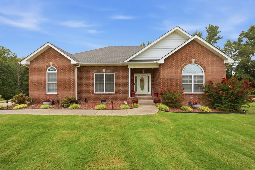 221 Allen Dr Greenbrier, TN 37073