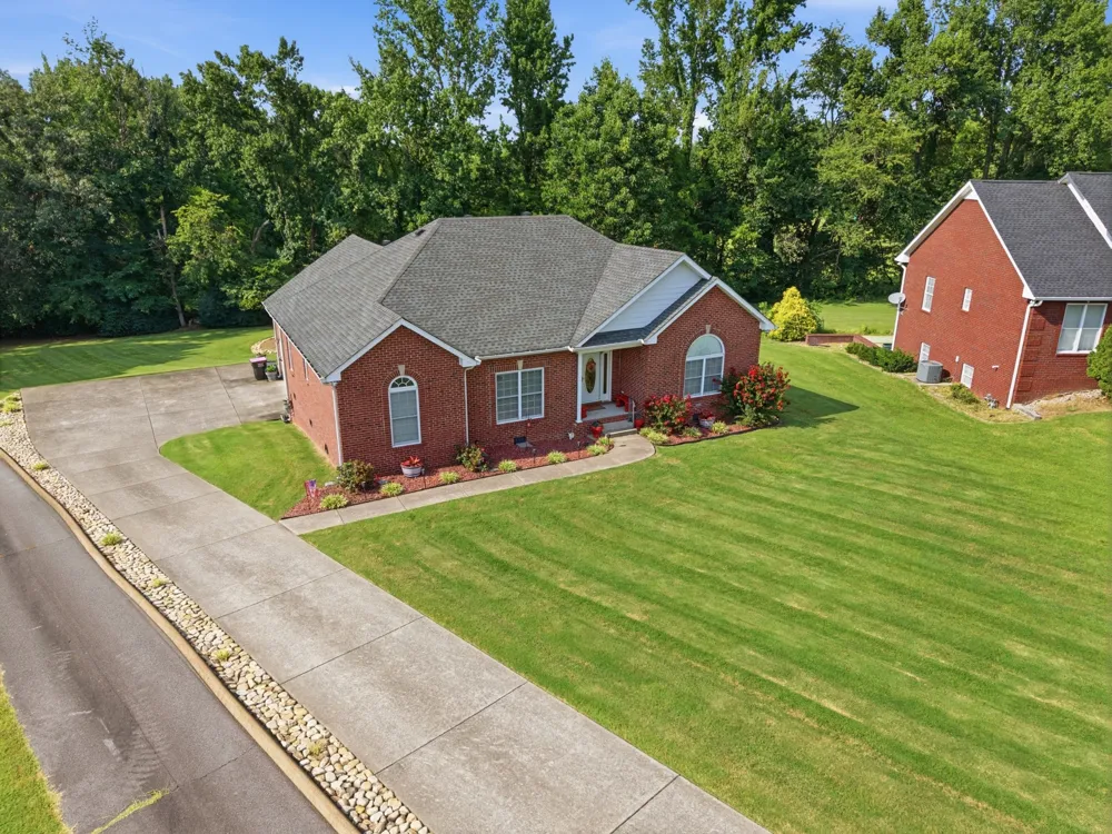 221 Allen Dr Greenbrier, TN 37073