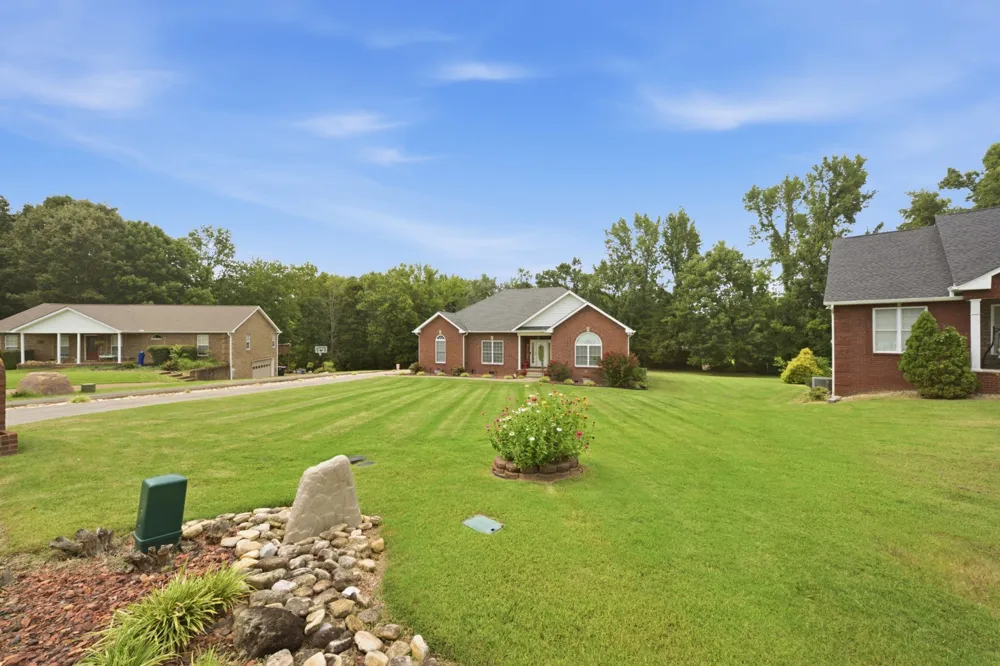 221 Allen Dr Greenbrier, TN 37073