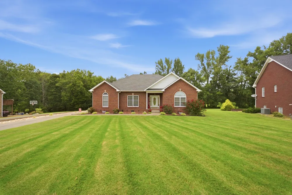 221 Allen Dr Greenbrier, TN 37073