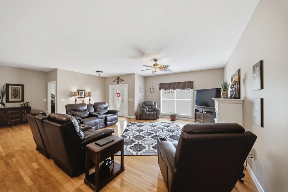 221 Allen Dr Greenbrier, TN 37073