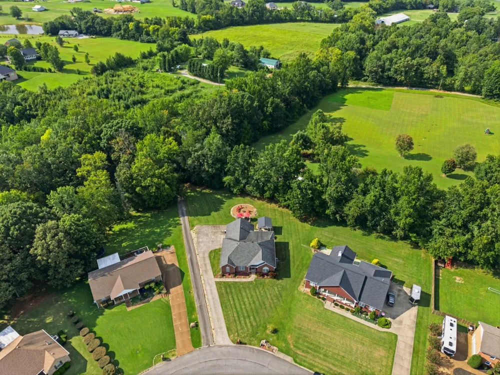 221 Allen Dr Greenbrier, TN 37073