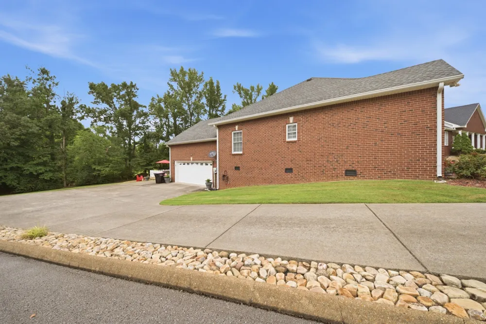 221 Allen Dr Greenbrier, TN 37073