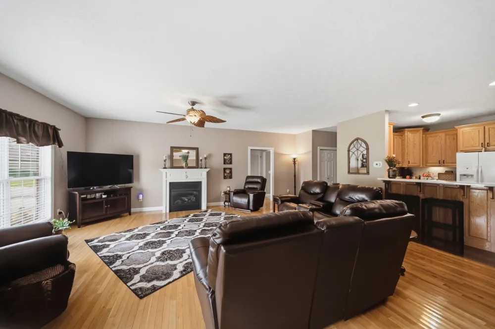 221 Allen Dr Greenbrier, TN 37073