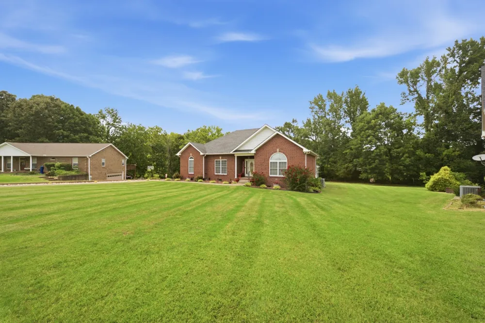 221 Allen Dr Greenbrier, TN 37073