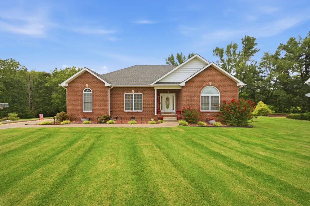221 Allen Dr Greenbrier, TN 37073
