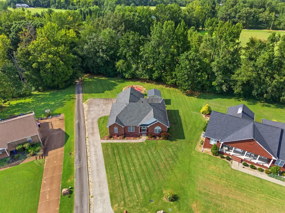221 Allen Dr Greenbrier, TN 37073