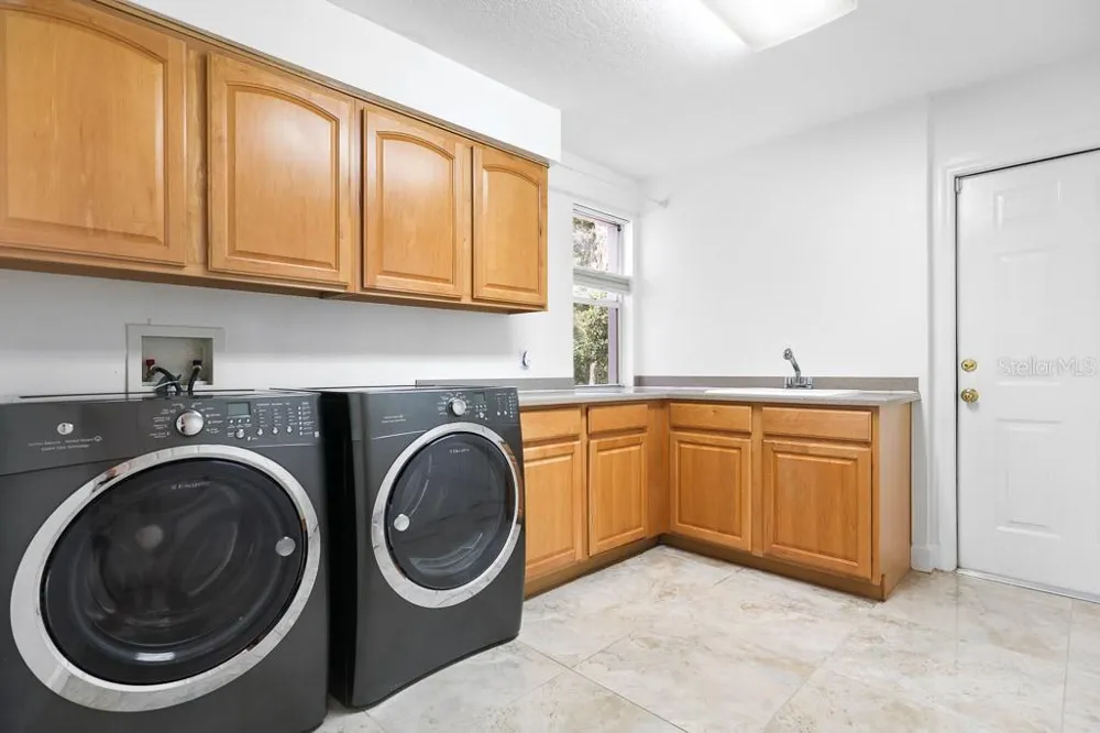 6034 HAMMOCK HILL AVENUE Lithia, FL 33547
