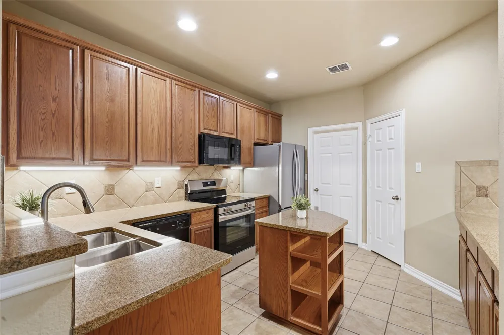 1724 Brookview Drive Carrollton, TX 75007