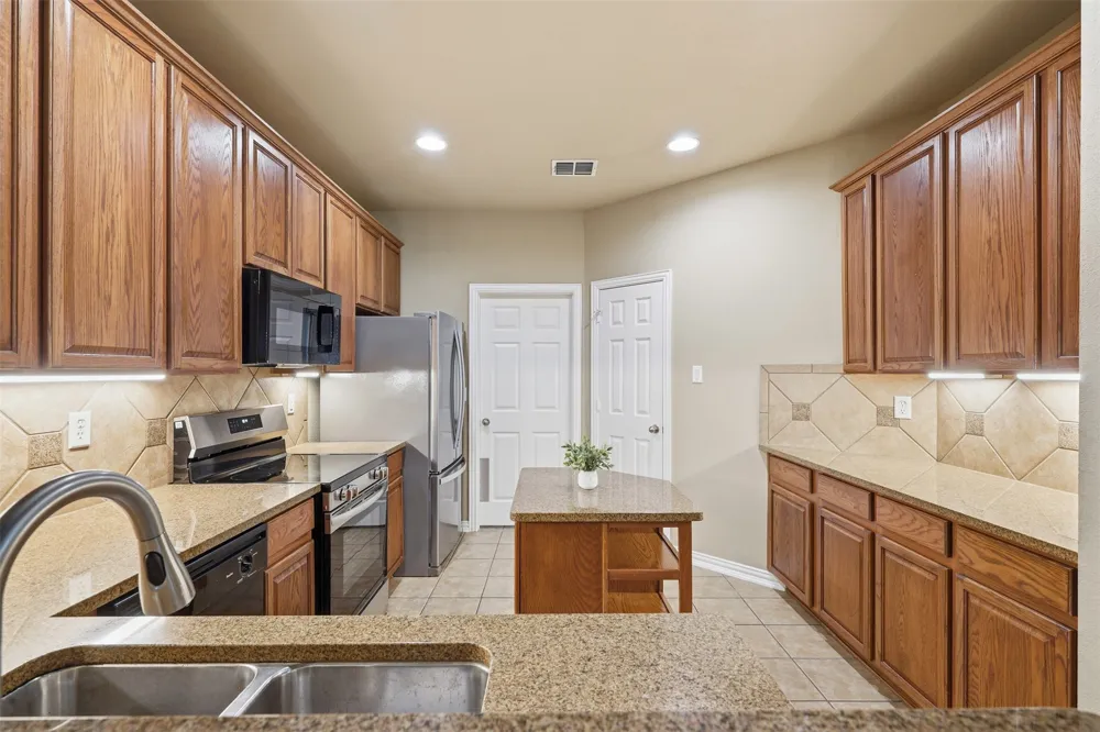 1724 Brookview Drive Carrollton, TX 75007
