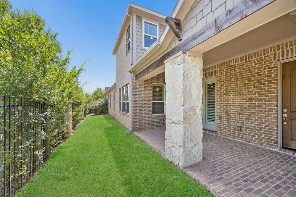 4016 Red Lynx Lane Arlington, TX 76005