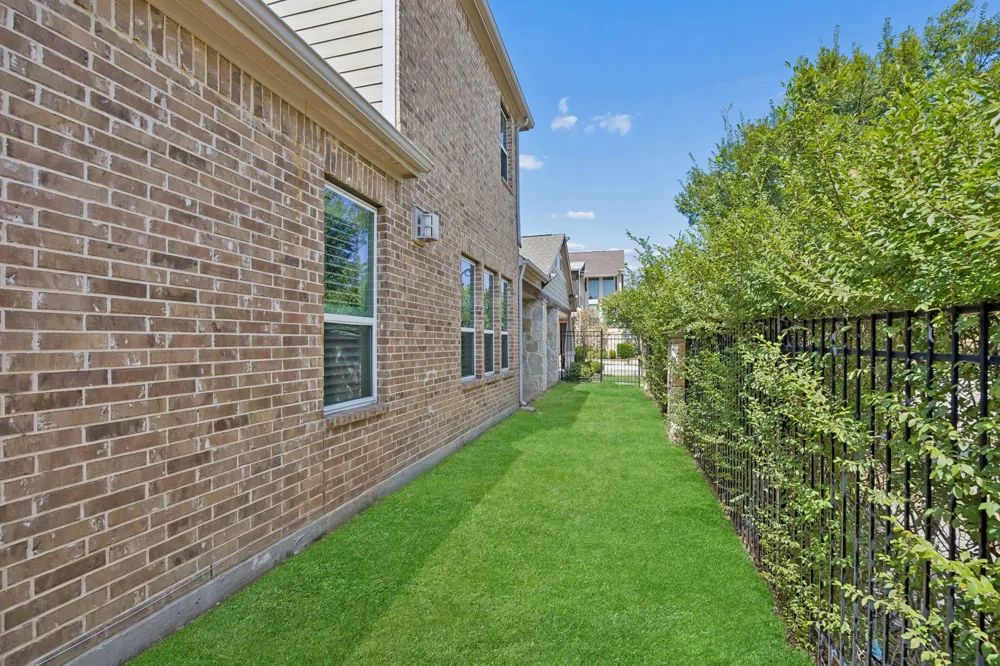 4016 Red Lynx Lane Arlington, TX 76005