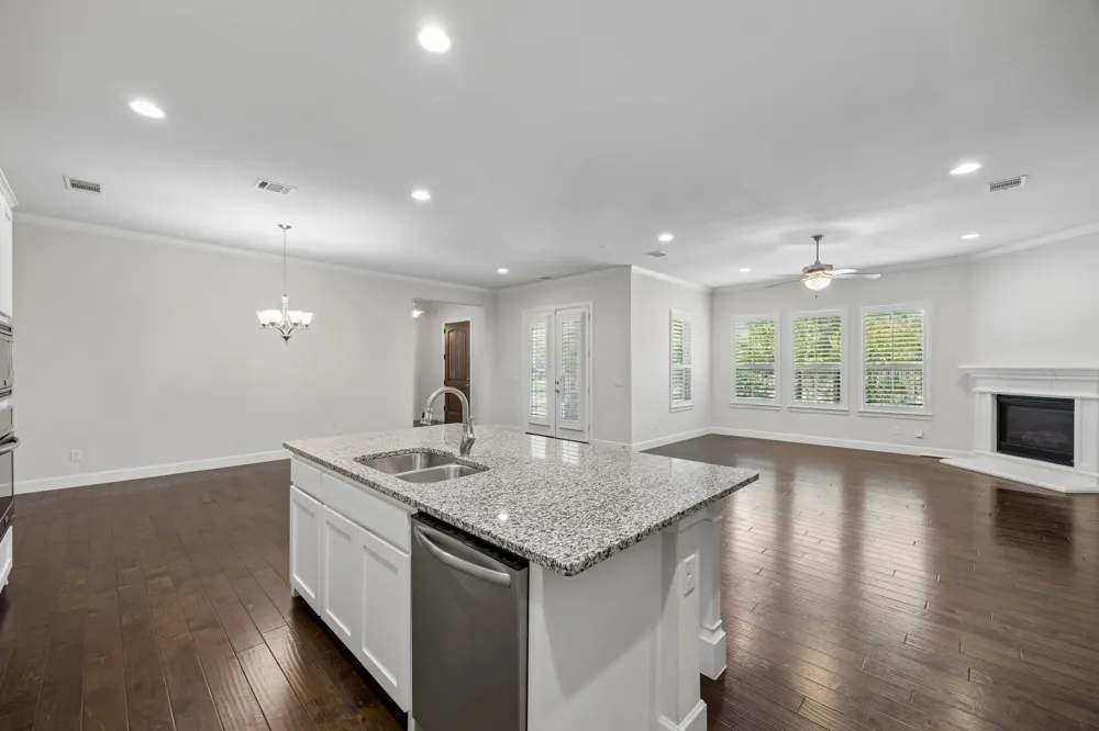 4016 Red Lynx Lane Arlington, TX 76005