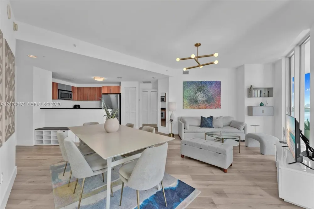 300 S Biscayne Blvd #T-1708 Miami, FL 33131