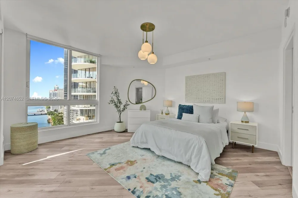 300 S Biscayne Blvd #T-1708 Miami, FL 33131