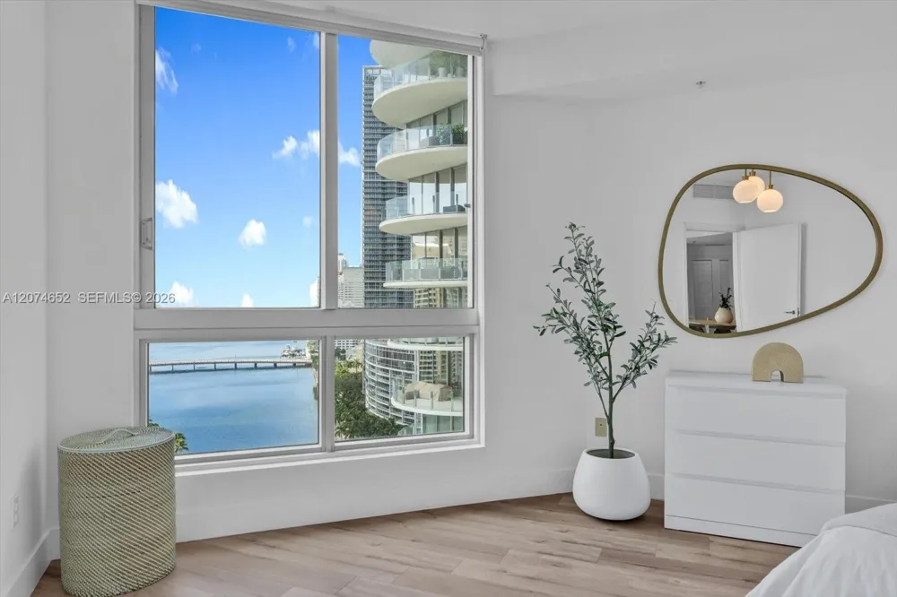 300 S Biscayne Blvd #T-1708 Miami, FL 33131