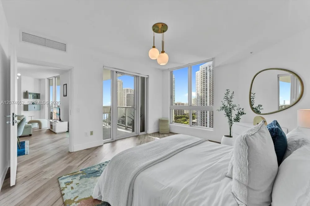 300 S Biscayne Blvd #T-1708 Miami, FL 33131