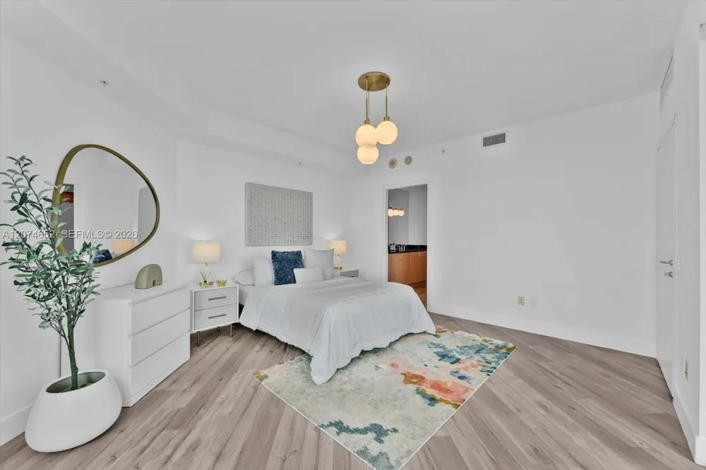 300 S Biscayne Blvd #T-1708 Miami, FL 33131