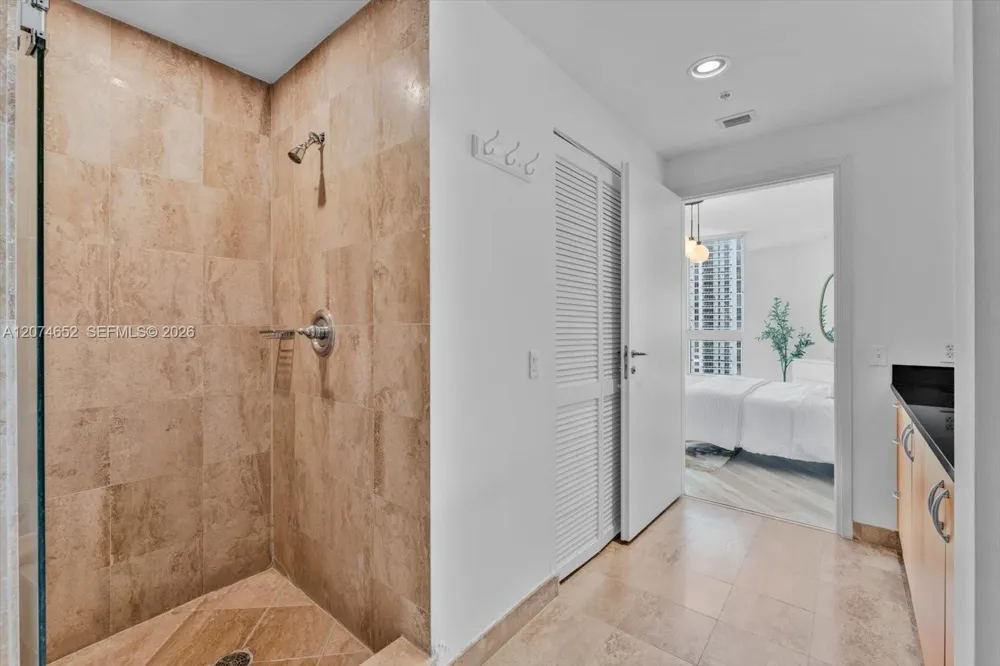 300 S Biscayne Blvd #T-1708 Miami, FL 33131
