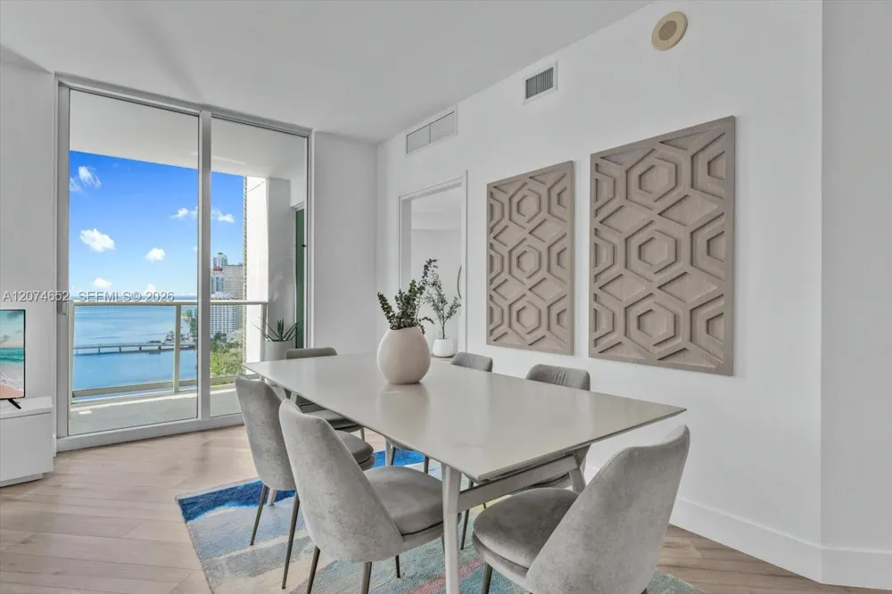 300 S Biscayne Blvd #T-1708 Miami, FL 33131