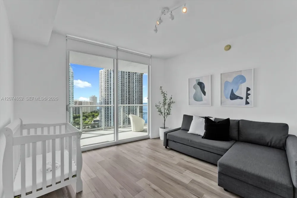 300 S Biscayne Blvd #T-1708 Miami, FL 33131