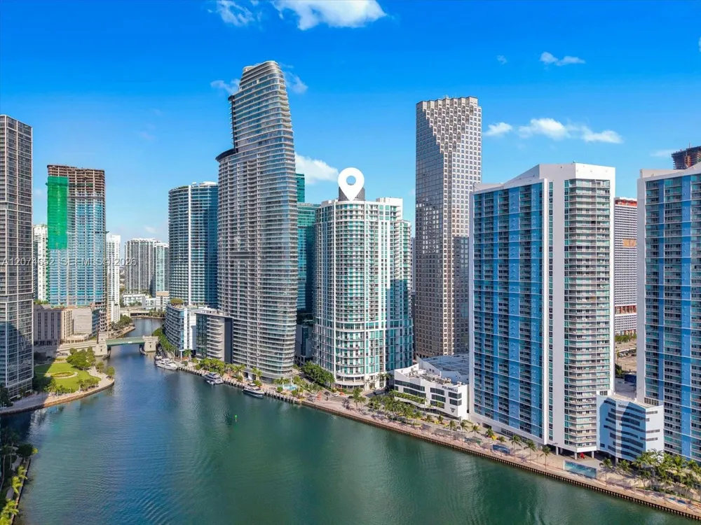 300 S Biscayne Blvd #T-1708 Miami, FL 33131