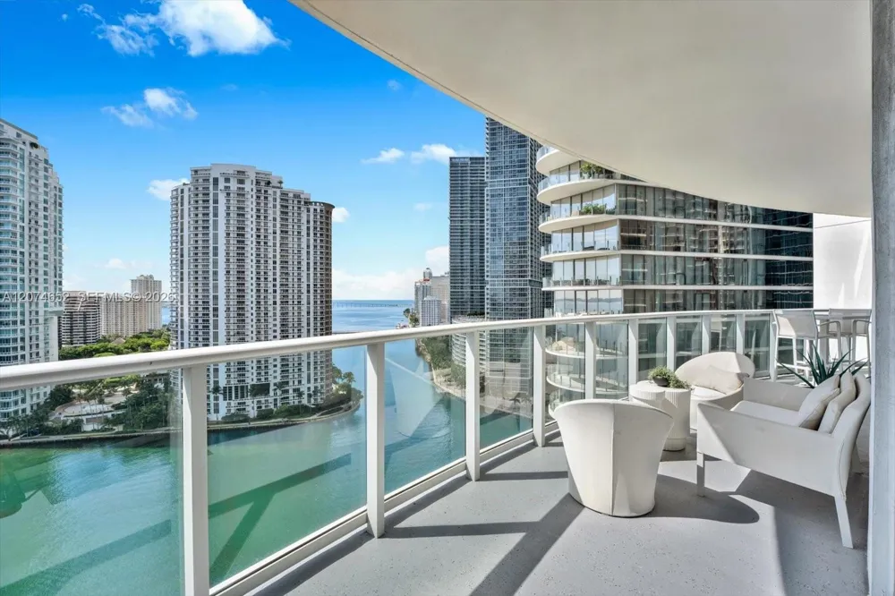 300 S Biscayne Blvd #T-1708 Miami, FL 33131