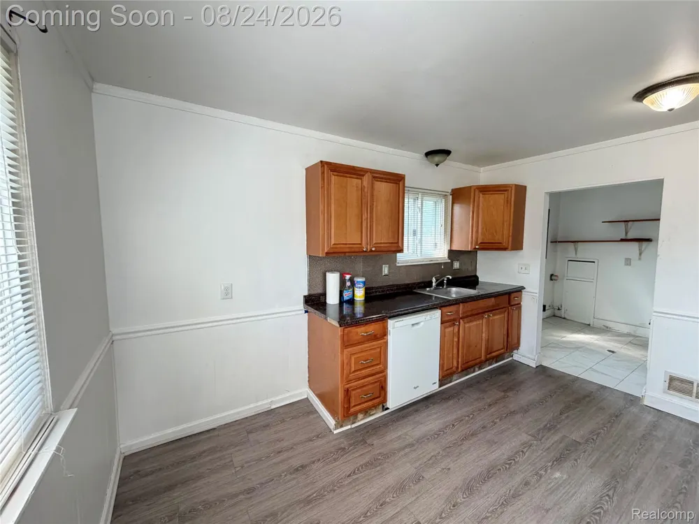 6164 Glenis Street Taylor City, MI 48180