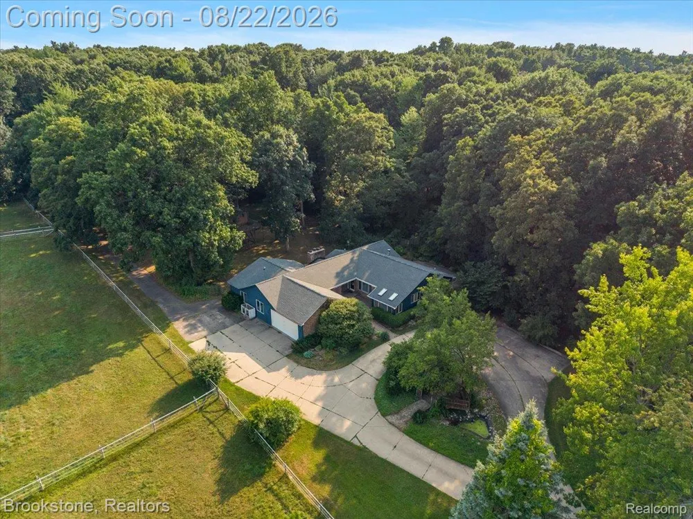 430 Rissman Lane Groveland Township, MI 48462