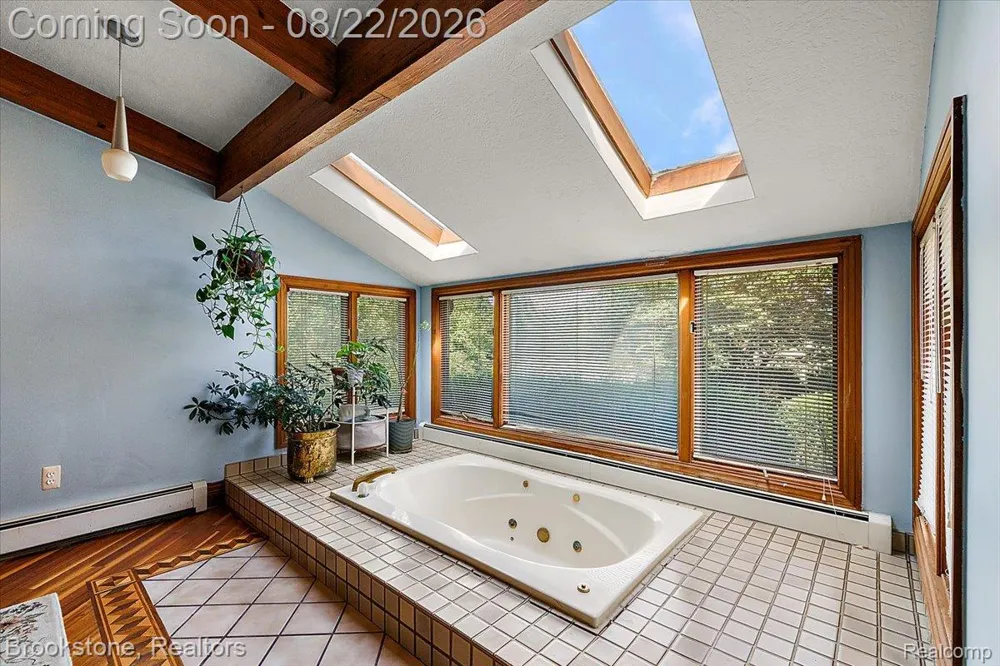 430 Rissman Lane Groveland Township, MI 48462