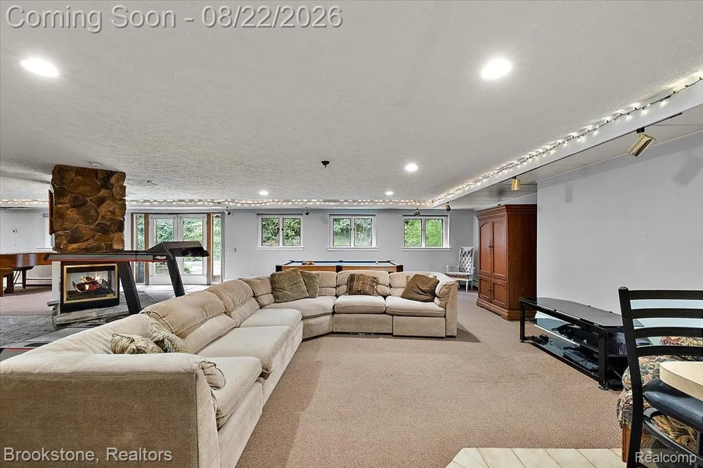 430 Rissman Lane Groveland Township, MI 48462