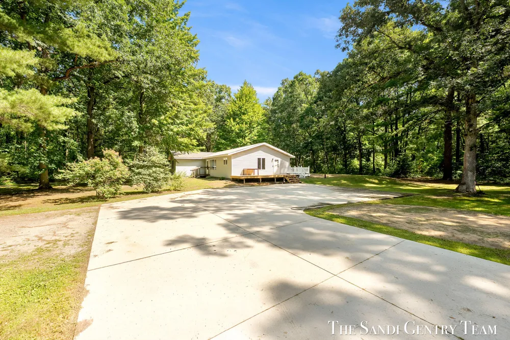 4536 Dalson Road Cedar Creek Township, MI 49457