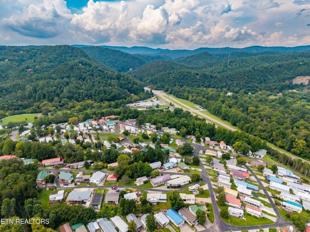 449 Mountain Thrush Drive Townsend, TN 37882
