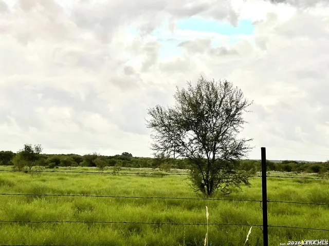 2118 CR 421 Stockdale, TX 78160