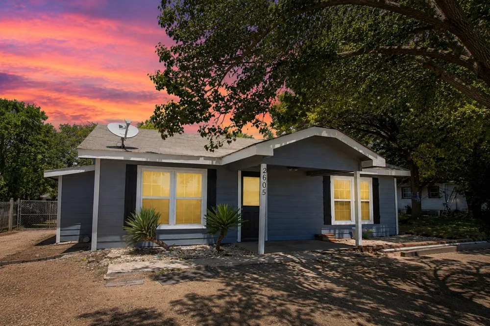 2605 Howard Road Waxahachie, TX 75165
