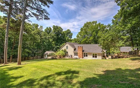 224 Shadowood Drive SE