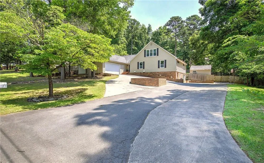 224 Shadowood Drive SE Calhoun, GA 30701