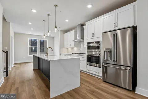 2727 FERRY BAR DRIVE