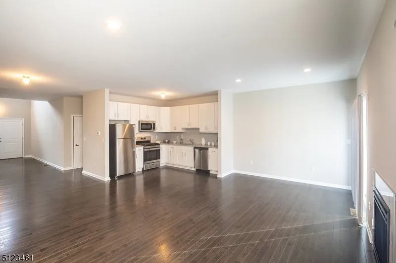 49 Arlene Ct Parsippany-Troy Hills, NJ 07950
