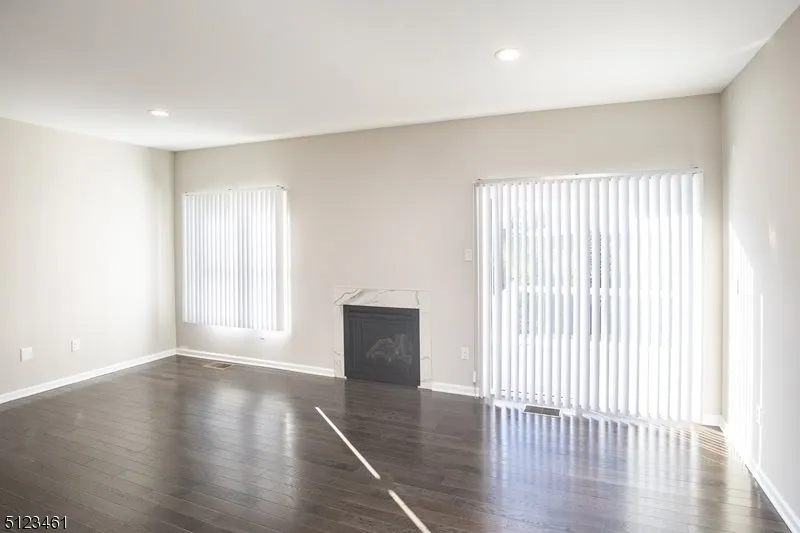 49 Arlene Ct Parsippany-Troy Hills, NJ 07950