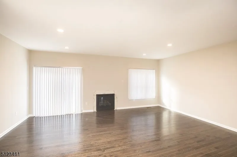49 Arlene Ct Parsippany-Troy Hills, NJ 07950
