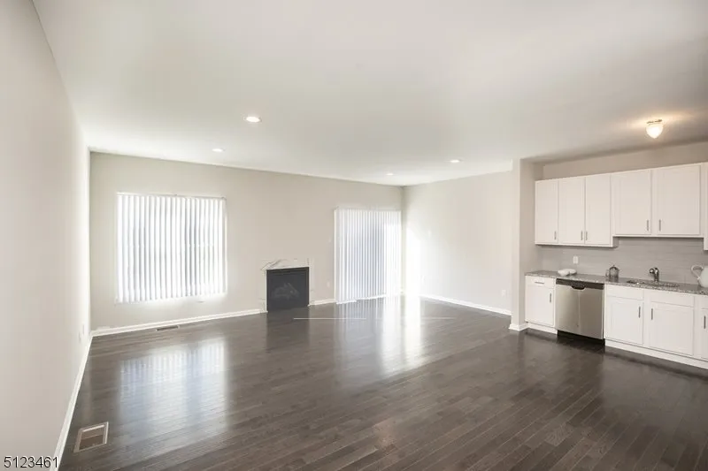 49 Arlene Ct Parsippany-Troy Hills, NJ 07950