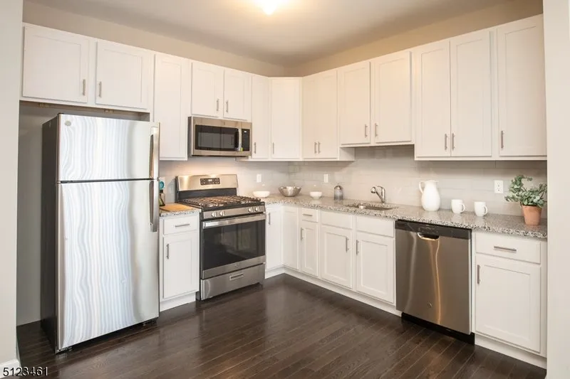 49 Arlene Ct Parsippany-Troy Hills, NJ 07950