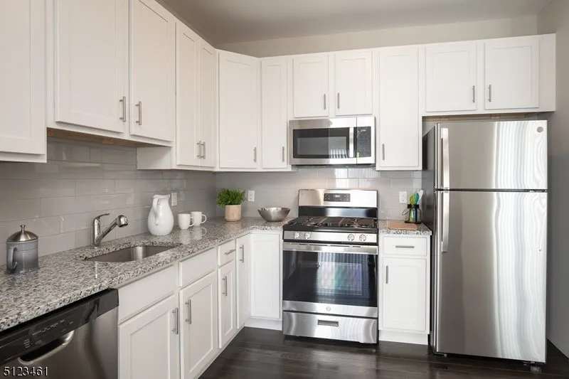 49 Arlene Ct Parsippany-Troy Hills, NJ 07950