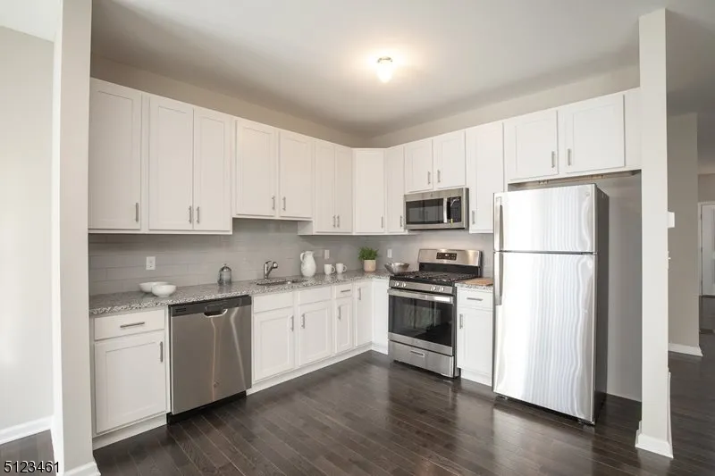 49 Arlene Ct Parsippany-Troy Hills, NJ 07950