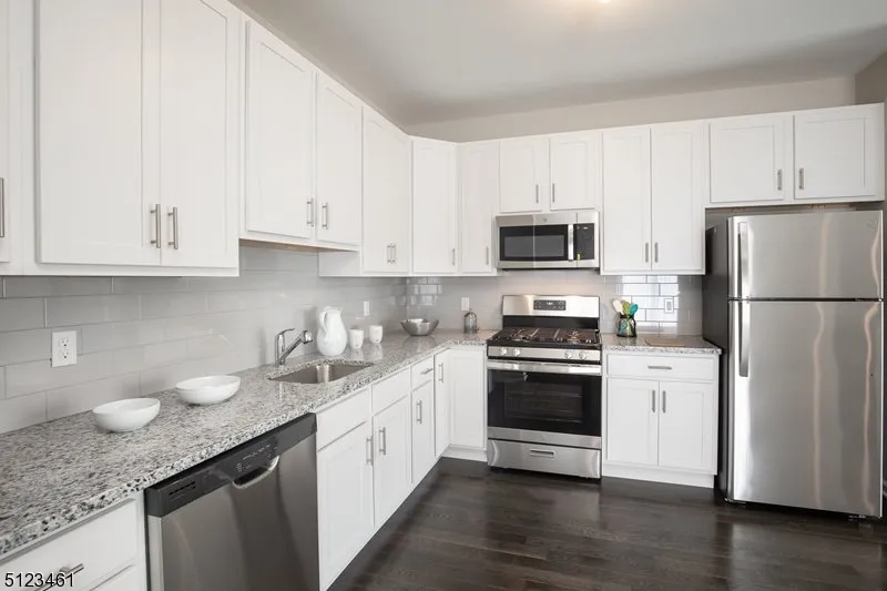 49 Arlene Ct Parsippany-Troy Hills, NJ 07950