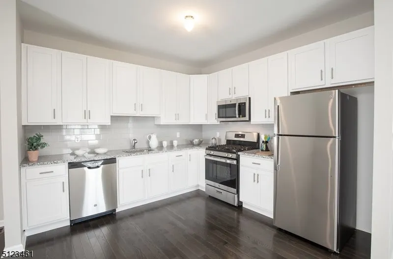 49 Arlene Ct Parsippany-Troy Hills, NJ 07950
