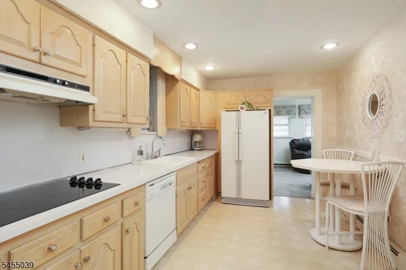 911 W Henry St Linden City, NJ 07036