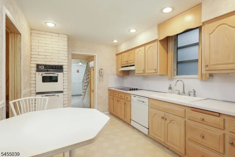 911 W Henry St Linden City, NJ 07036